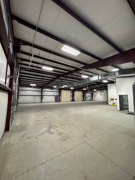 More Photos Of 66850 Executive Dr, Saint Clairsville Warehouse For Lease
