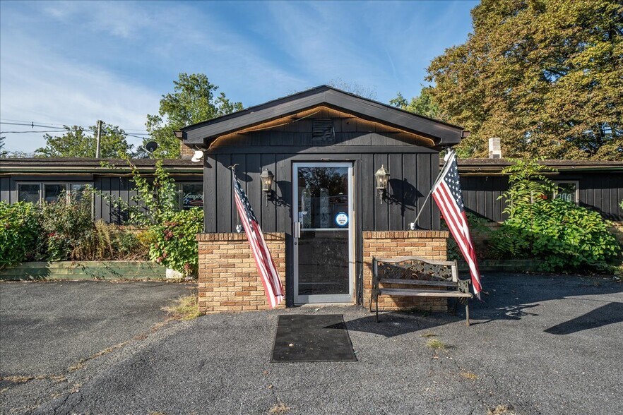 More Photos Of 31 Decatur St, Columbia Restaurant For Sale
