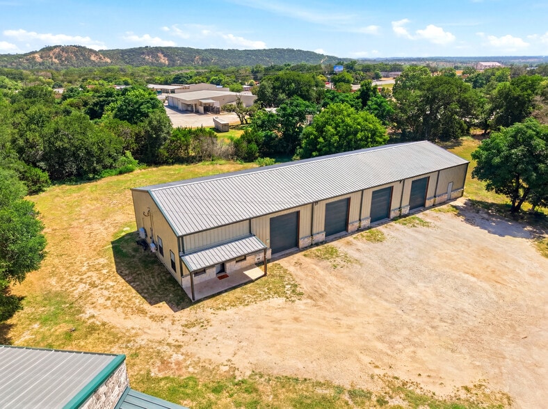 More Photos Of 117 Business Dr W, Kerrville Warehouse For Sale