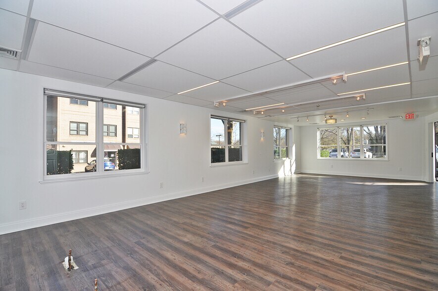 More Photos Of 6706-6716 Whittier Ave, McLean Medical For Sale