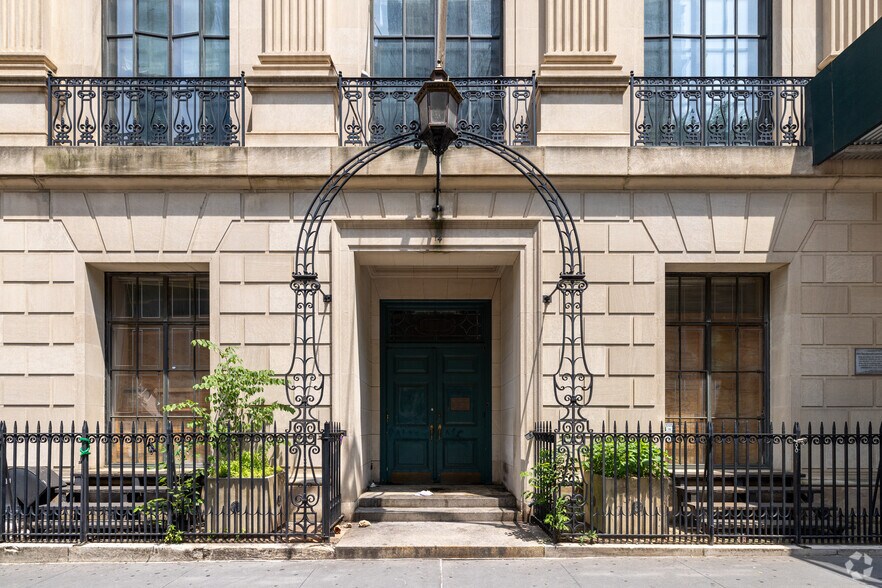 More Photos Of 14 Vesey St, New York Office For Sale