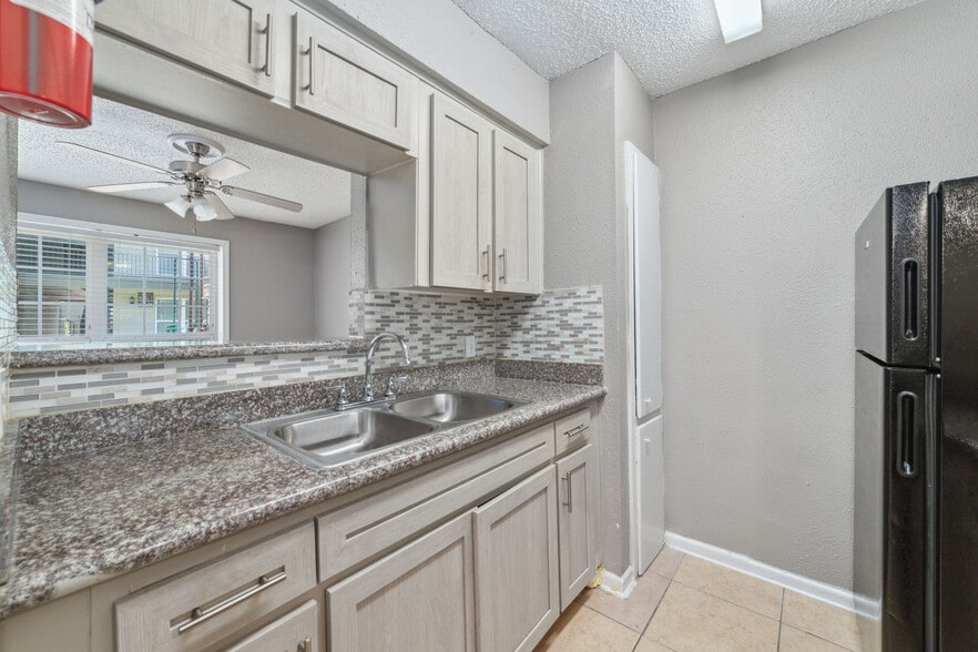 More Photos Of 8330 Carvel Ln, Houston Apartments For Sale