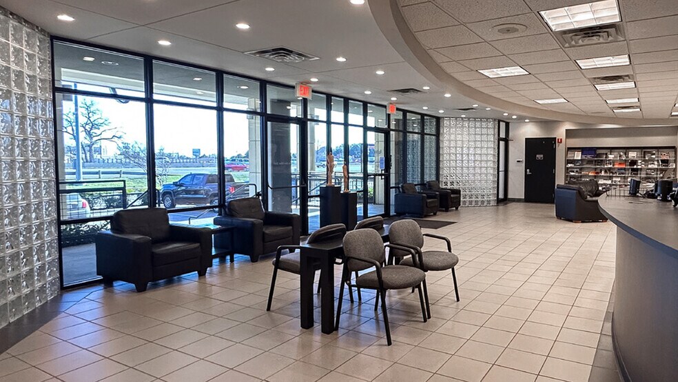 More Photos Of 558 S Central Expy, Richardson Office For Sale