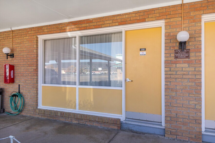 More Photos Of 1354 S 2nd St, Raton Hotel For Sale