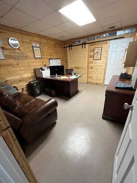 More Photos Of 11 N Center St, Cambridge City Freestanding For Sale