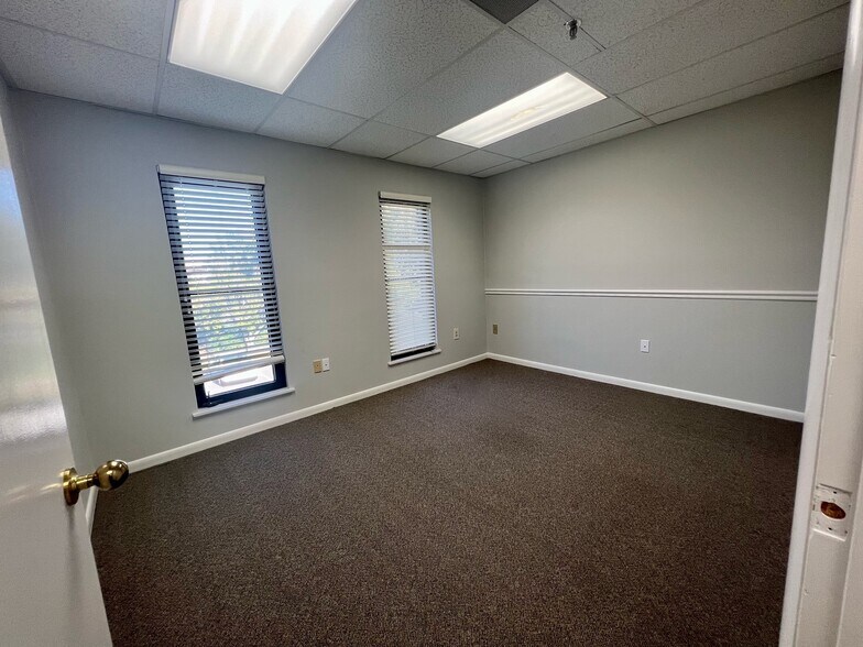 More Photos Of 2555-2575 Chain Bridge Rd, Vienna Medical For Sale