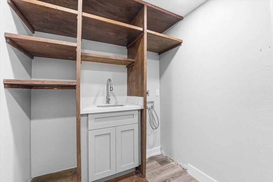 More Photos Of 2110 Antoine Dr, Houston Freestanding For Sale