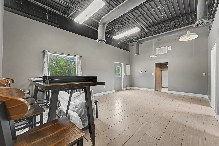 More Photos Of 1039 N Owasso Ave, Tulsa Light Manufacturing For Lease