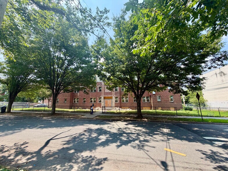 More Photos Of 1525 19th St SE, Washington Apartments For Sale