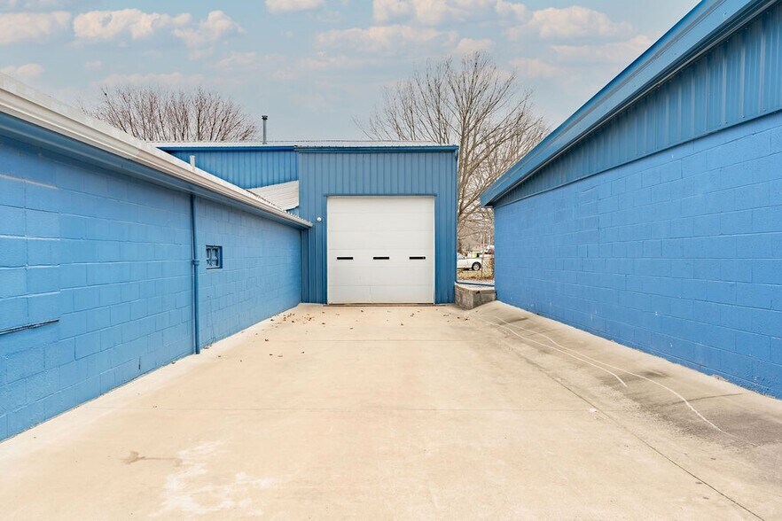 More Photos Of 204 N Main St, Elkton Freestanding For Sale