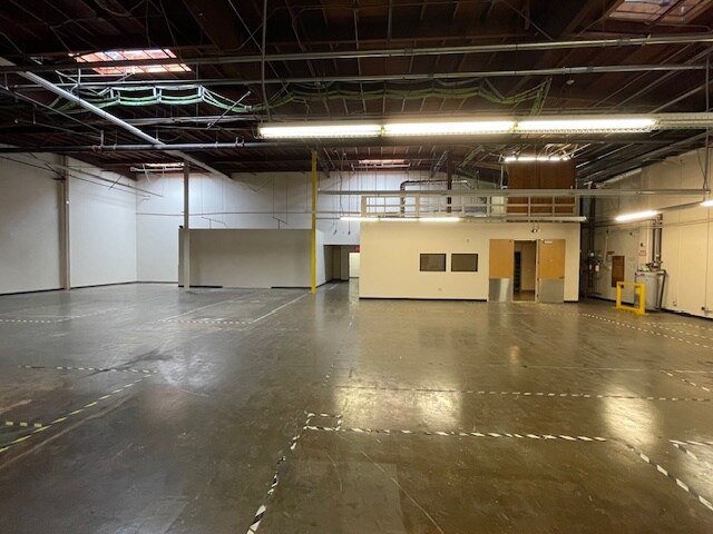 More Photos Of 1917-1921 E Mariposa Ave, El Segundo Warehouse For Lease