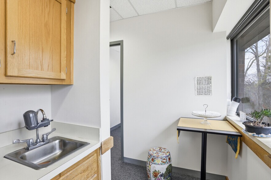 More Photos Of 101 Cambridge St, Burlington Medical For Lease