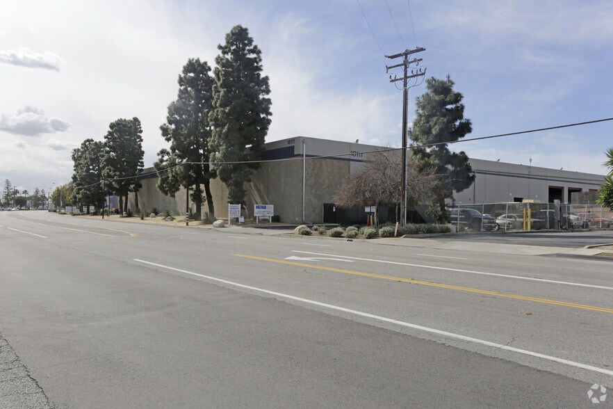 More Photos Of 18111 S Santa Fe Ave, Compton Distribution For Lease