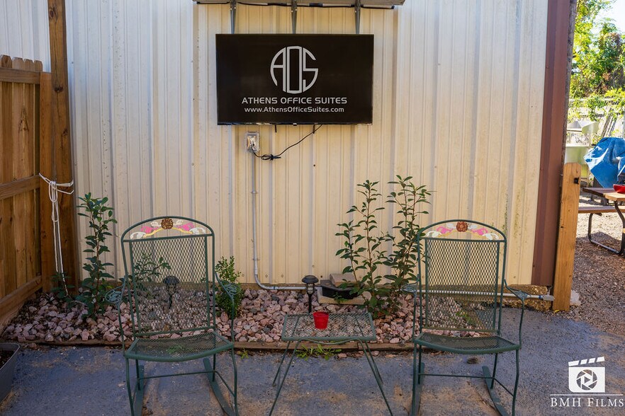 More Photos Of 707-709 N Palestine St, Athens Medical For Lease