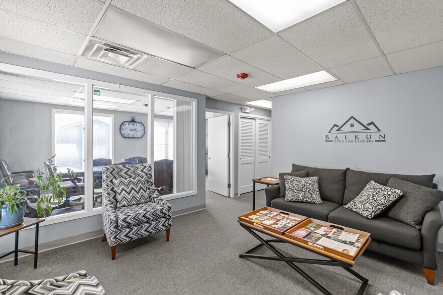 More Photos Of 33 College Hill Rd, Warwick Apartments For Lease