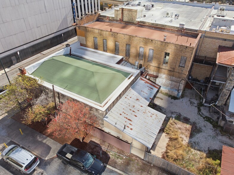 More Photos Of 111-113 N Flores St, San Antonio Storefront Retail Residential For Sale