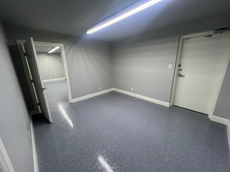 More Photos Of 317 Meyers Dr, Sherman Unknown For Lease