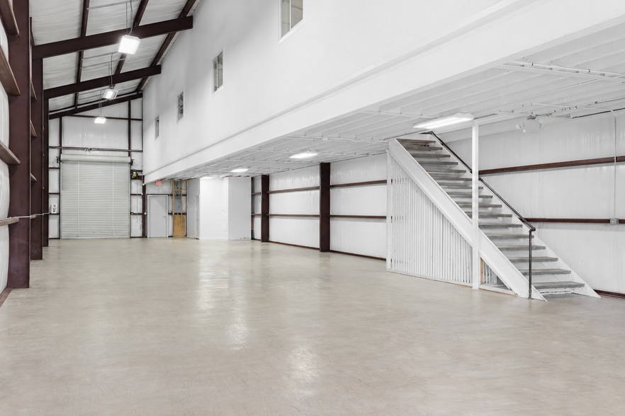More Photos Of 5203 Beacon Dr, Austin Flex For Lease
