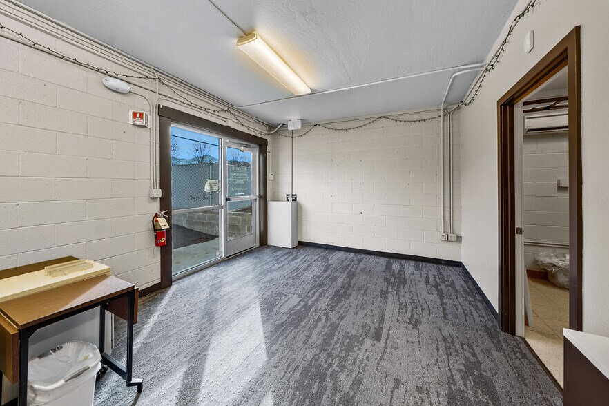 More Photos Of 209 N Pacific Hwy, Talent General Retail For Sale