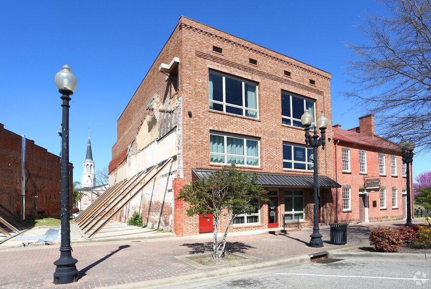 More Photos Of 137 Person St, Fayetteville Office For Lease