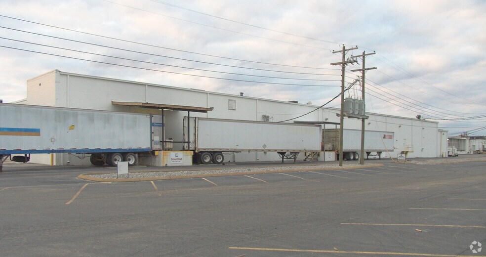 More Photos Of 2002-2028 N Locust Ave, Lawrenceburg General Retail For Lease