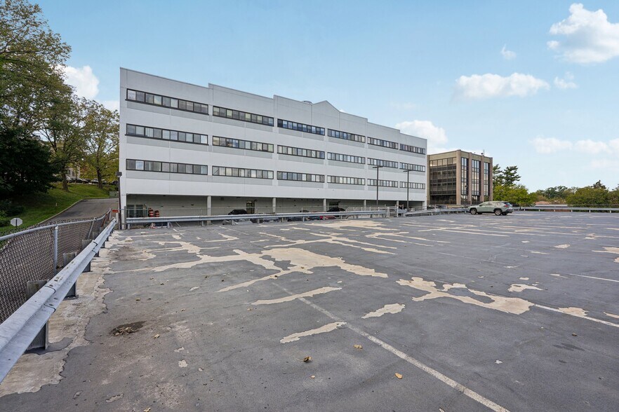 More Photos Of 970 N Broadway, Yonkers Medical For Lease