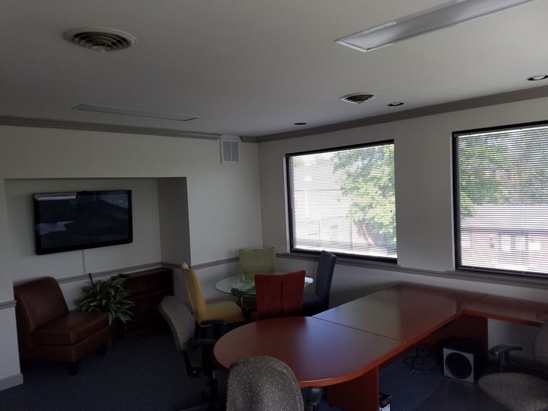 More Photos Of 1802 Williamson Ct, Brentwood Office For Lease