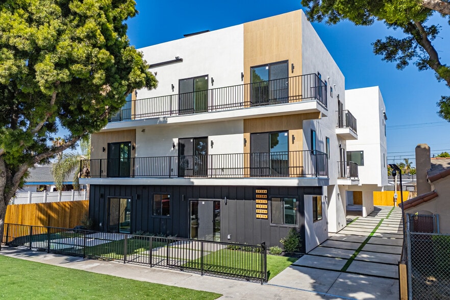 Primary Photo Of 2938 S Sycamore Ave, Los Angeles Apartments For Sale