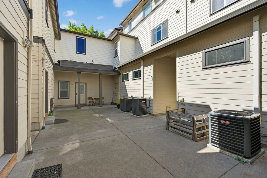 More Photos Of 1647 NE Market Dr, Fairview Apartments For Sale