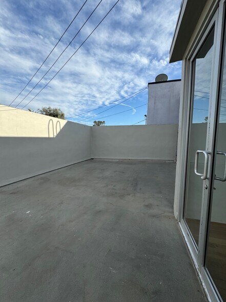 More Photos Of 114-116 S La Brea Ave, Los Angeles Storefront Retail Office For Lease