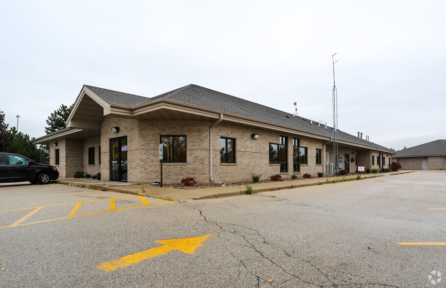 More Photos Of 28 Camelot Dr, Fond Du Lac Office For Lease