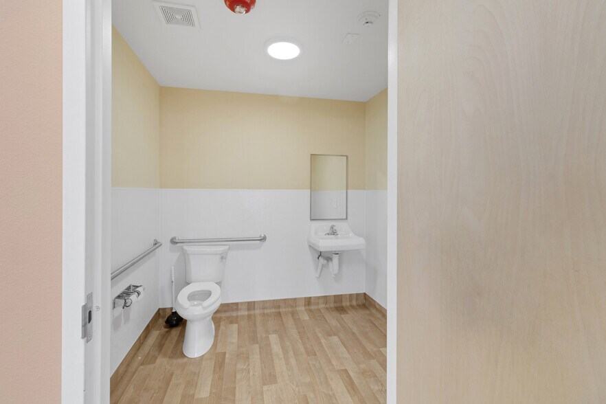 More Photos Of 1205-1247 S Park Victoria Dr, Milpitas Medical For Lease