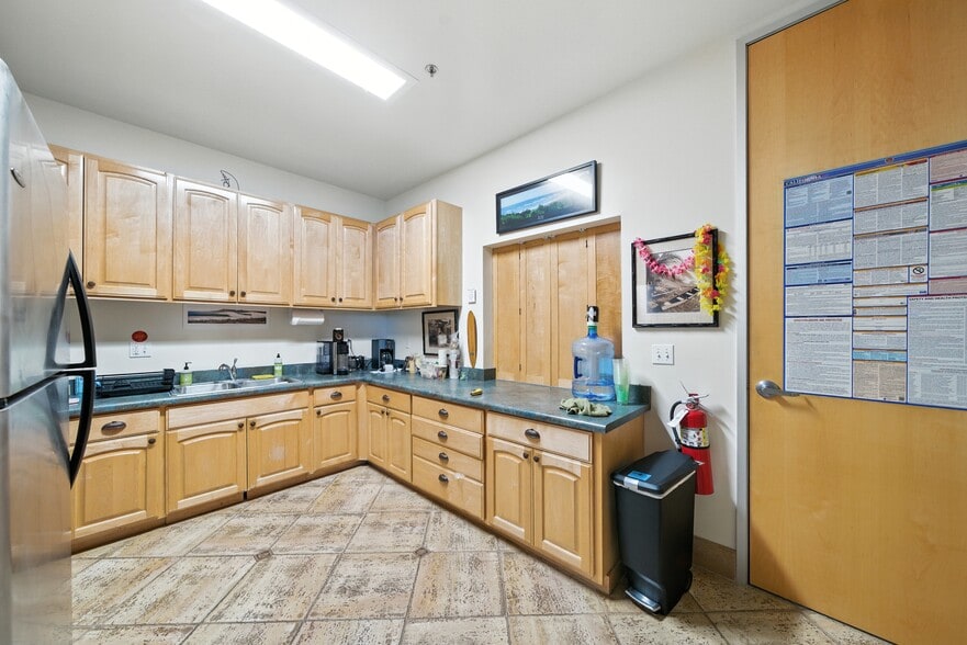 More Photos Of 110 Calle Iglesia, San Clemente Warehouse For Sale