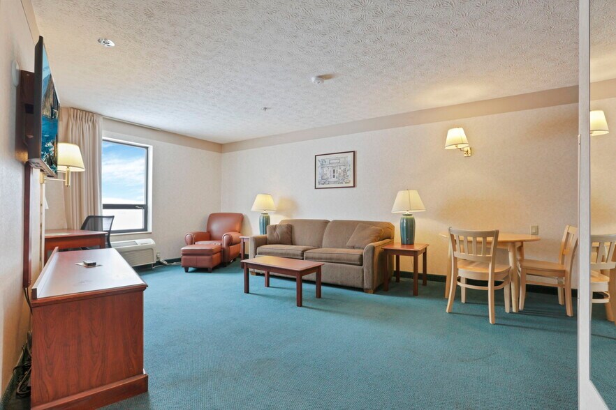 More Photos Of 509 S Wooster Ave, Strasburg Hotel For Sale