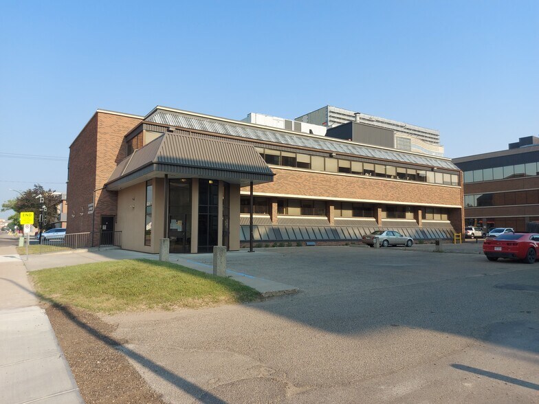 More Photos Of 4705 48 Ave, Red Deer Medical For Lease