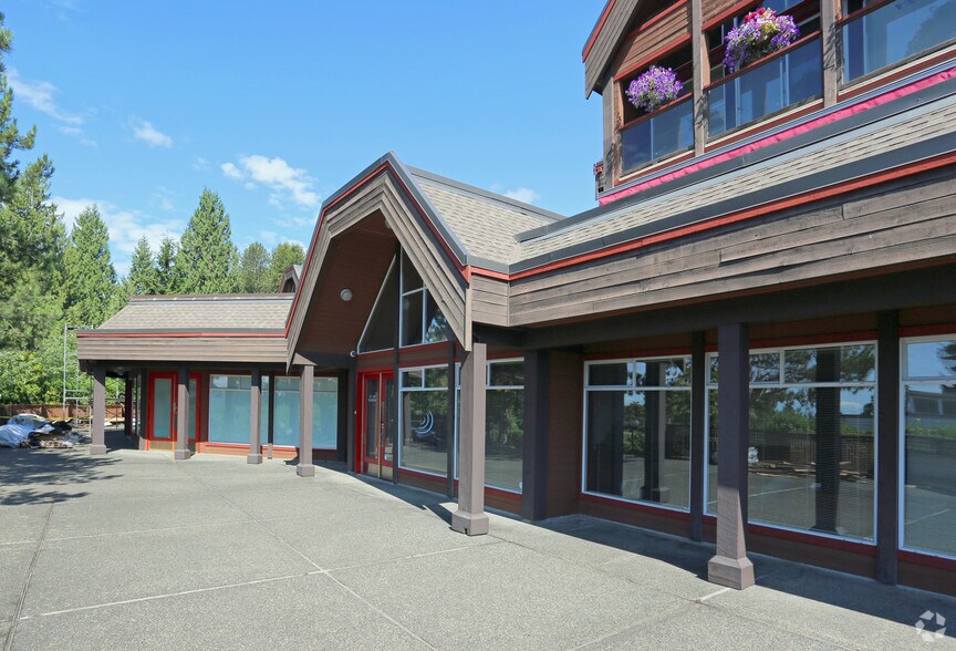 More Photos Of 3711-3763 Delbrook Ave, North Vancouver General Retail For Lease