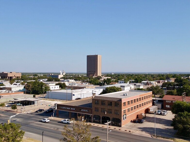 More Photos Of 1305 S 1st St, Abilene General Retail For Sale