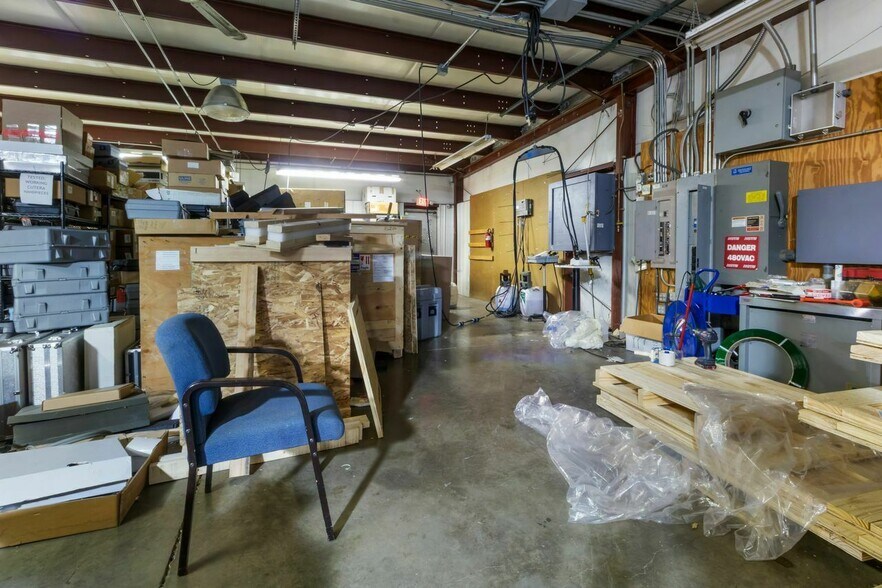More Photos Of 15402 Stony Creek Way, Noblesville Warehouse For Lease