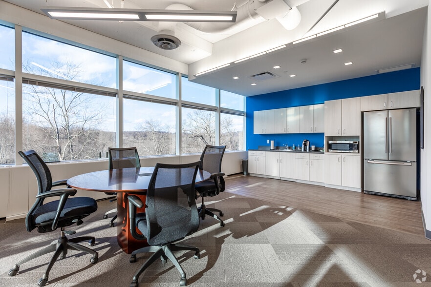 More Photos Of 100 Summit Lake Dr, Valhalla Office For Lease