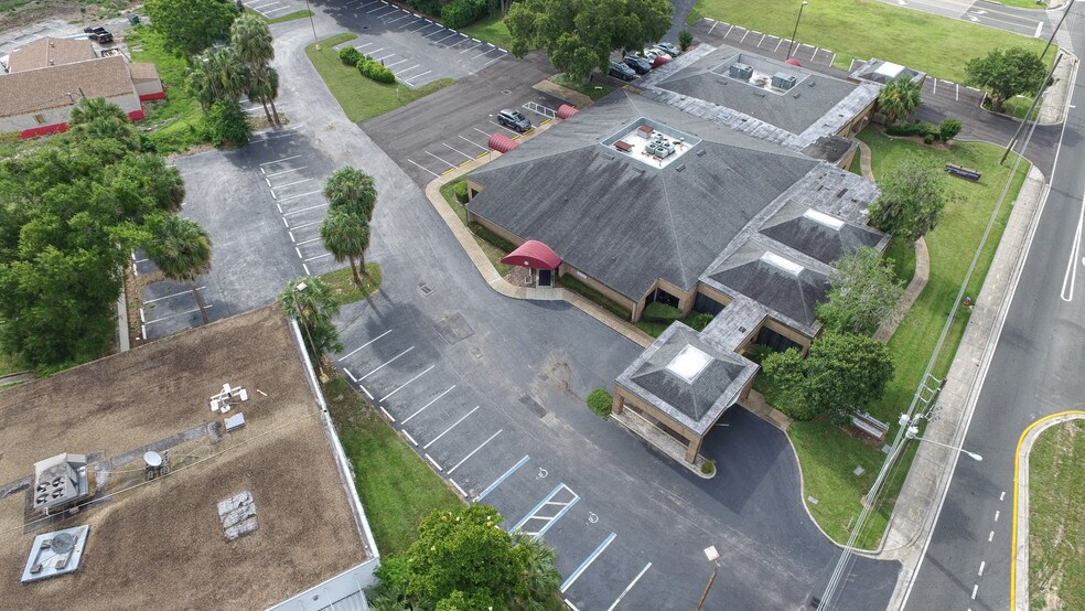 More Photos Of 1805 SE Lake Weir Ave, Ocala Medical For Sale