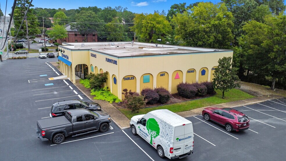 More Photos Of 825 North University Avenue, Little Rock Freestanding For Sale