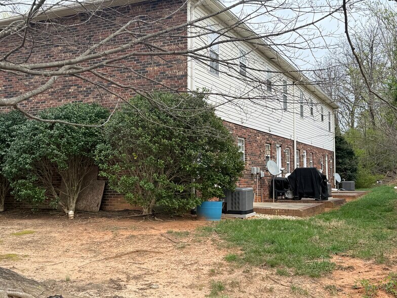 More Photos Of 1310 14th Street Dr NE, Hickory Multifamily For Sale