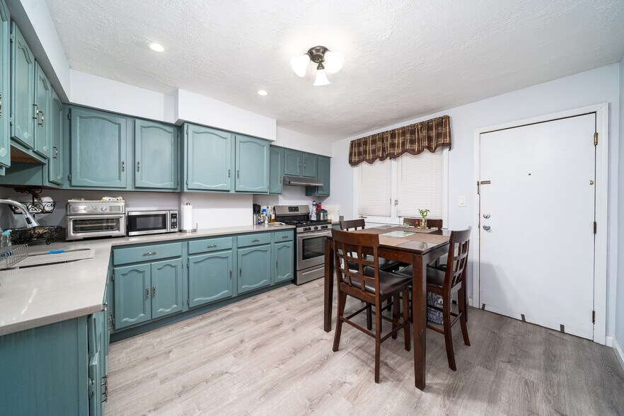 More Photos Of 103-105 Devon St, Kearny Apartments For Sale