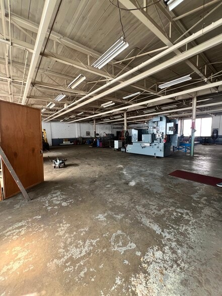 More Photos Of 930 E Drayton St, Ferndale Industrial For Sale