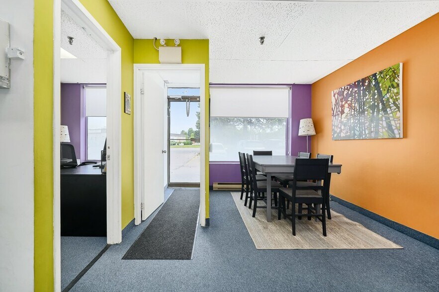 More Photos Of 676 Monarch Ave, Ajax Showroom For Sale