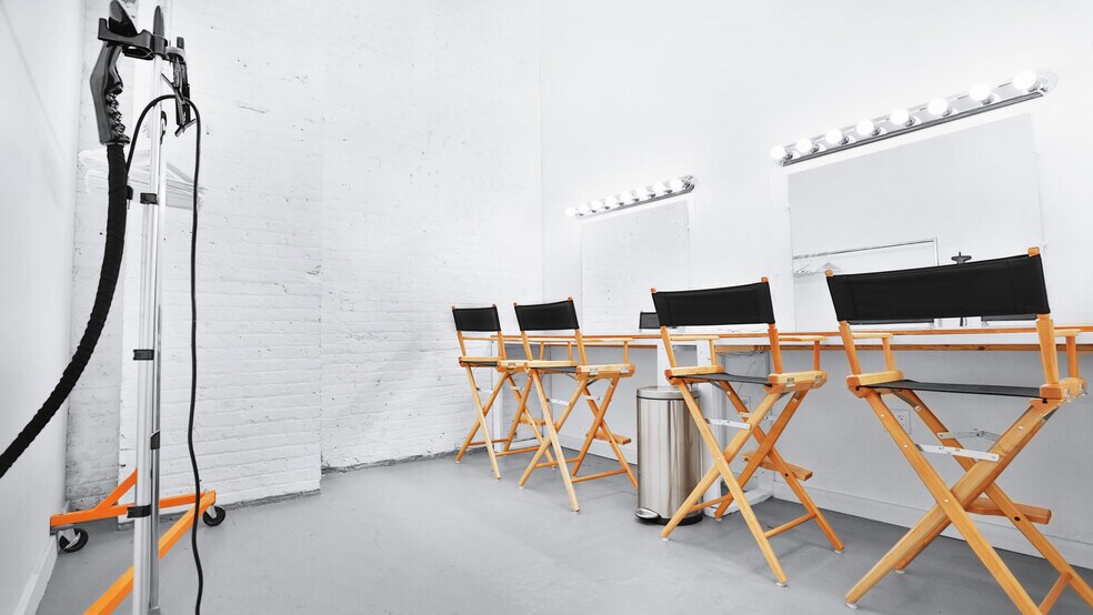 More Photos Of 272-280 Seigel St, Brooklyn General Retail For Lease