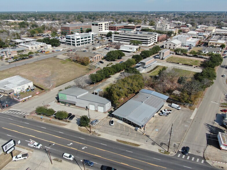 More Photos Of 202 N Frazier St, Conroe Freestanding For Sale