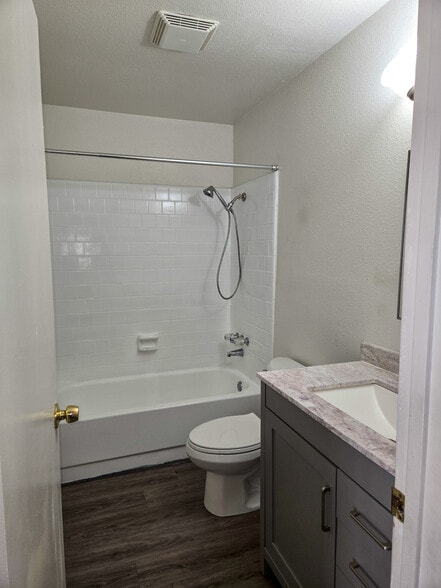 More Photos Of 2020 S Dora St, Ukiah Apartments For Sale