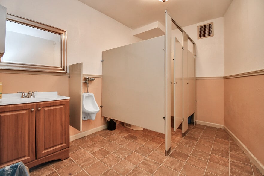 More Photos Of 2728 Kentucky St, Baytown Religious Facility For Sale