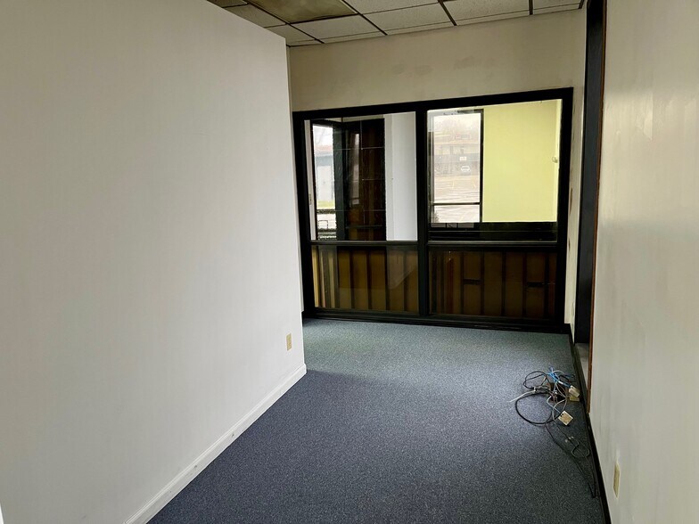 More Photos Of 1212 Towanda Ave, Bloomington Storefront Retail Office For Lease